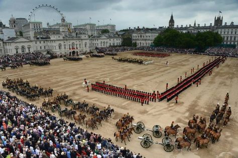 Duchess Kate Trooping Of The Colour, Duchesse Catherine, Horse Guards Parade, Trooping The Colour, Horse Guards, London Attractions, Queen Birthday, British Empire, London Free