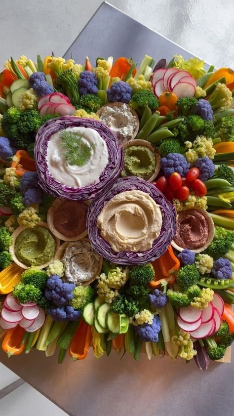 Silverlake Socialite on Instagram: “Elevate your CRUDITÉS! 🥕🫛🥦🌶️🥒 . . . . . #veggies #eatyourveggies #crudite #crudités #veggieboard #Cruditesboard #vegetarian…” Fancy Veggie Tray, Appetizers Table, Snack Board, Veggie Tray, Grazing Tables, Plant Life, Charcuterie Board, Sweet 16, Cheese Board