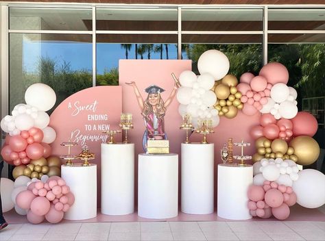 Backyard Graduation Party Ideas, Grad Balloons, Creative Graduation Party Ideas, Nurse Grad Parties, Pink Graduation Party, Law School Graduation Party, Nursing School Graduation Party, Graduation Party Backdrops, Backyard Graduation Party