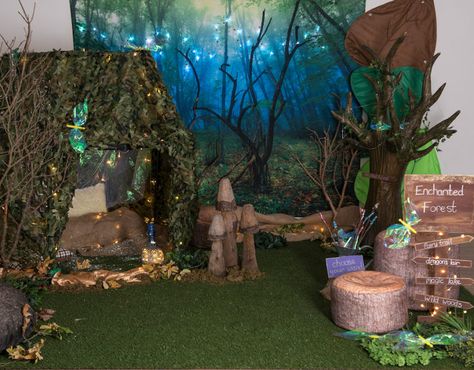 How to make an Enchanted Forest themed learning location Enchanted Forest Role Play Area, Enchanted Forest Reading Corner, Forest Dramatic Play, Forest Classroom Theme, Enchanted Forest Classroom, Forest Display, Forest Theme Classroom, Tree Classroom, Enchanted Forest Decorations