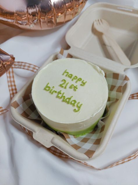 Contoh kue ulang tahun simple warna sage green Simple 21st Birthday Cake, Happy 21st Birthday Cake, Journal Photos, 21st Birthday Girl, My 21st Birthday, Happy Birthday Cake Photo, Dad Birthday Cakes, 21st Birthday Cakes, Simple Cake