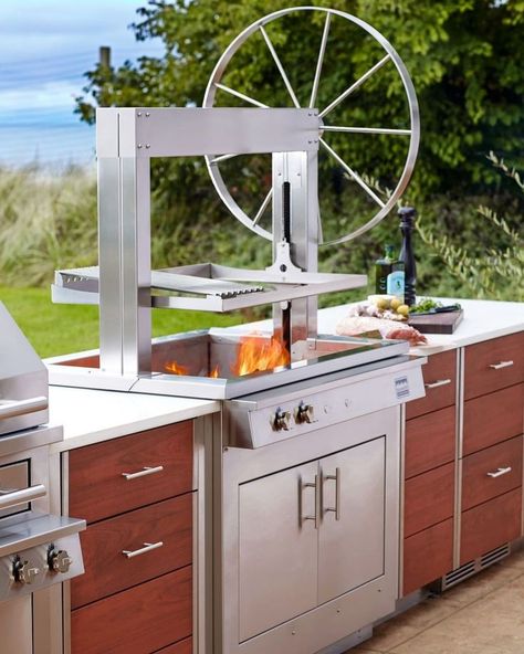 Build An Outdoor Kitchen, Gaucho Grill, Light Colored Furniture, Cool Dog Houses, Build Outdoor Kitchen, Outdoor Kitchen Appliances, Outdoor Entertaining Spaces, Entertaining Friends, Outdoor Entertaining Area