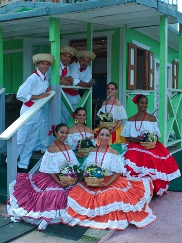 Puerto Rican Culture Outfits, Traditional Puerto Rican Clothing, Puerto Rican Outfits, Puerto Rican Dress, Dominican Dress, Puerto Rican Fashion, Puerto Rico Clothing, Venezuelan Clothing, Puerto Rican People