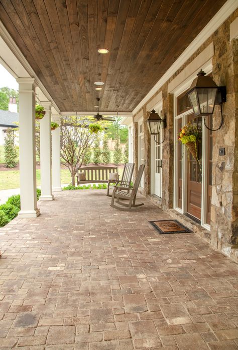 Rustic Front Porch Ideas, Rustic Front Porch, Ranch House Exterior, House Front Porch, Casa Country, Farmhouse Barndominium, Home Porch, Ideas Patio, Patio Decorating Ideas