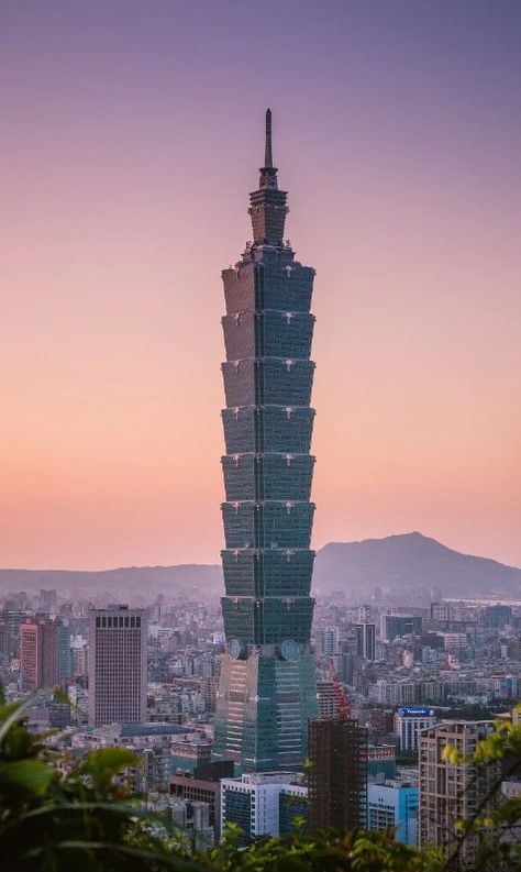 The 10 tallest buildings in the world (2020 update) Jeddah Tower, Home Insurance Building, College Of Architecture, Taipei 101, Modern Skyscrapers, Modern Architecture Design, Modern Metropolis, Cityscape Photography, Taiwan Travel