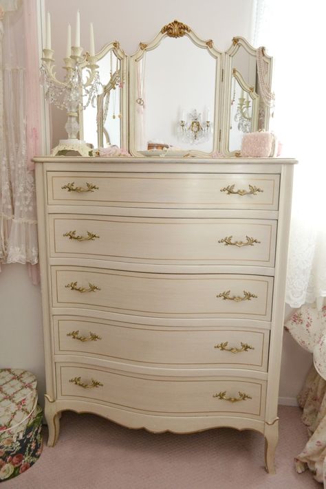 Some selected pieces of teacups and saucers would look pretty on top of the chest of drawers... Coquette Dresser Decor, Coutteqe Bedroom, White Vintage Dressers, Provincial Bedroom, Small Room Inspo, Vintage Dresser White, Regency Interior, French Provincial Bedroom, Cowuette Dresser