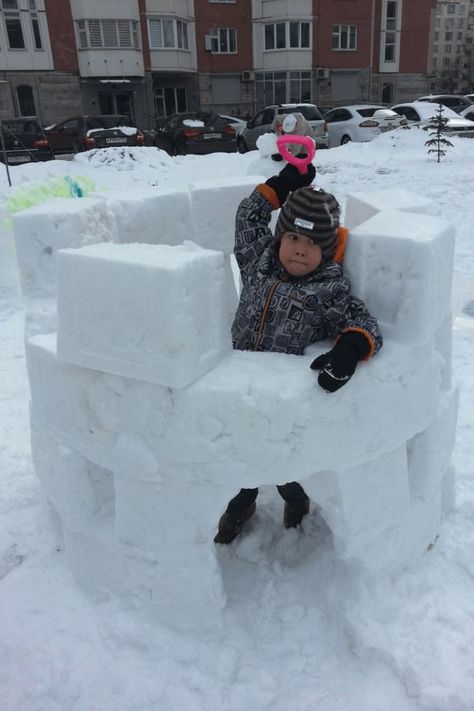 Child in  a snow fort with a shovel. Building A Fort, Diy Fort, Fort Kit, Fort Building, Snow Castle, Snow Fort, Kids Forts, Cute Puppies And Kittens, Outdoor Fun For Kids