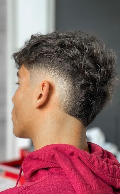 Mens Haircuts Thick Hair, Fade Haircut Curly Hair, Mullet Fade, Haircut Selfie, Photo Hijab, Mohawk Hairstyles Men, Mens Haircuts Short Hair, Men Haircut Curly Hair, Mullet Haircut