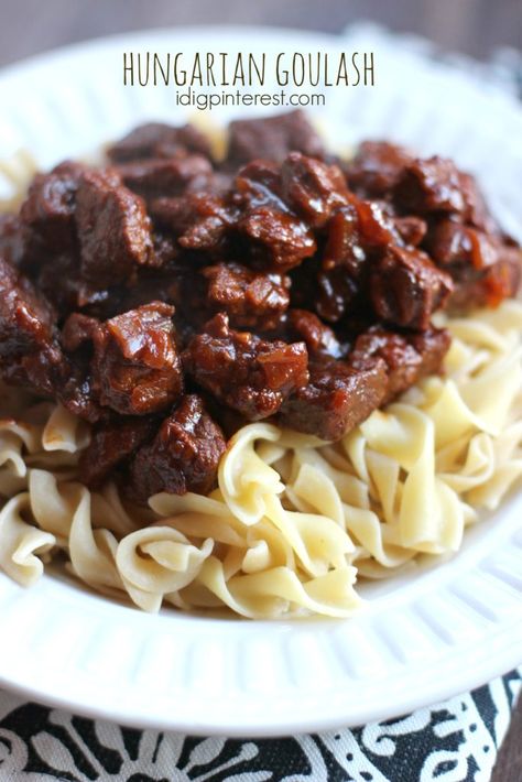 Tender Beef Stew, Hungarian Goulash, Hungarian Food, Goulash Recipes, Hungarian Recipes, German Recipes, Goulash, European Food, Beef Dinner