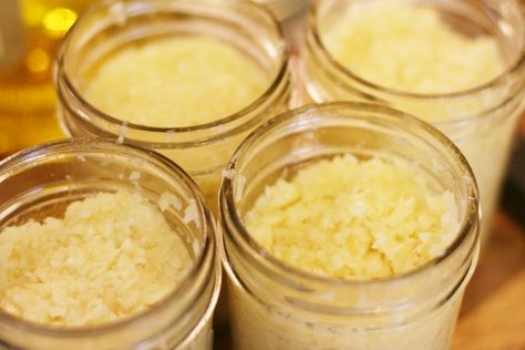 Pentru îmbunătăţirea auzului există soluţii şi leacuri naturale, unele dintre ele folosite din cele mai vechi timpuri, cu mare succes în această afecţiune. Sugar Scrub, Home Remedies, Natural Remedies, Health, Beauty