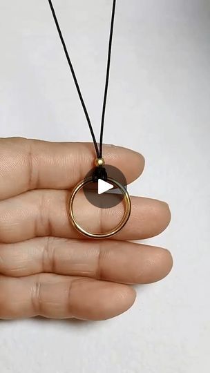 How To Tie A Ring On A Necklace, Diy Wedding Ring, Craft Home, Wedding Ring Necklaces, Necklace Craft, Ring Pendant, A Necklace, Jewellery Making, Diy Necklace