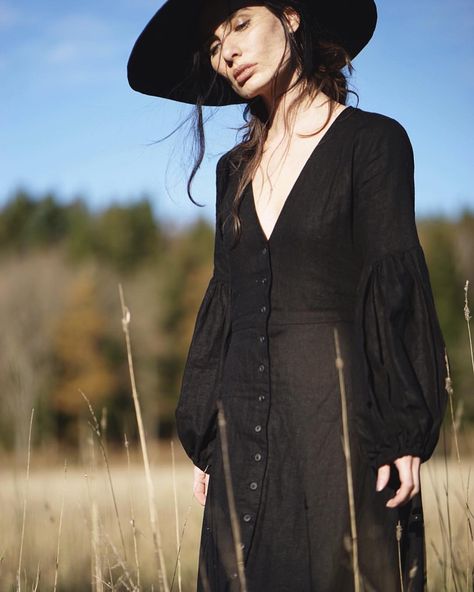 "Zinnia Dress in black. Photo by @stormvild. #sistersoftheblackmoon #sotbm Desert Witch, Witch Inspiration, Witch Clothes, Medieval Witch, Witch Clothing, Goth Cottagecore, Witchy Outfits, Boho Witch, Boho Goth