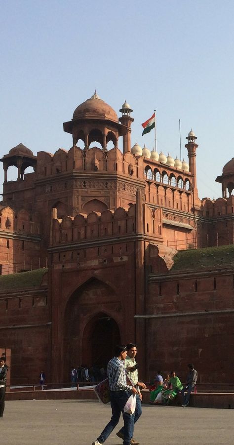 Red Fort Aesthetic, India Tiranga, Delhi Winter, Anunnaki Gods, Delhi Places, Delhi Architecture, Red Fort Delhi, Instagram Feed Theme Layout, Delhi Tourism