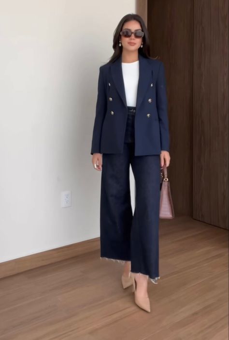 Comfortable Business Casual Outfits, Nude Shoes Outfit, Lawyer Fashion Women, Minimal Fits, Executive Outfit, Residency Interview, Women's Formal Wear, Business Meeting Outfit, Semi Formal Mujer