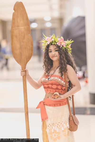 Moana #cosplay at C2E2 2017, PC: DTJAAAAM Disney Character Cosplay, Disney Cosplay Ideas, Moana Cosplay, Disney Princess Cosplay, Costume Carnaval, Character Cosplay, Fitness Shirts, Compression Shirts, Princess Cosplay