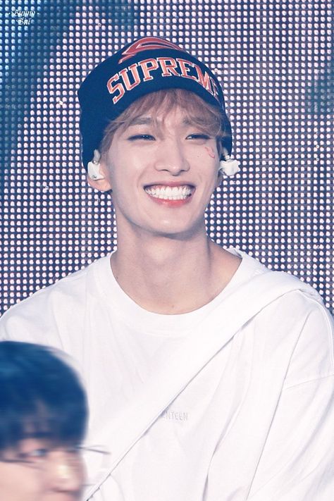 Dk Wallpaper, When He Smiles, Seventeen Lee Seokmin, Dk Seventeen, Lee Seokmin, Seventeen Going Seventeen, Seventeen Wallpapers, Seventeen Album, Pledis Entertainment