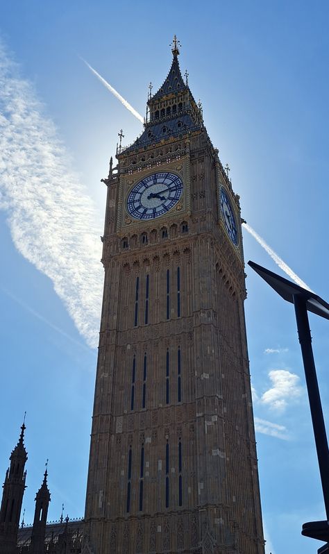 Big Ben, London, iconic clock tower, Houses of Parliament, historical landmark, British architecture, sunny day, clear sky, Big Ben, Londres, torre del reloj icónica, Casas del Parlamento, punto de referencia histórico, arquitectura británica, día soleado, cielo despejado, #BigBen #London #IconicClockTower #HousesOfParliament #HistoricalLandmark #BritishArchitecture #SunnyDay #ClearSky #Londres #TorreDelRelojIcónica #CasasDelParlamento #PuntoDeReferenciaHistórico #ArquitecturaBritánica #DíaSoleado #CieloDespejado #Travel #Tourism London Bigben, British Parliament, British Architecture, Big Ben London, Houses Of Parliament, Travel Tourism, Clear Sky, Clock Tower, London Travel