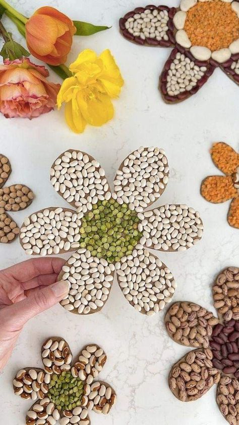 Beans Crafts Ideas, Bean Collage Art For Kids, Activities For 4 Graders, Seed Mosaic Art, Seed Art Preschool, Kids Art Workshop Ideas, Seed Mosaic For Kids, Workshop For Kids Activities, Seed Art Ideas