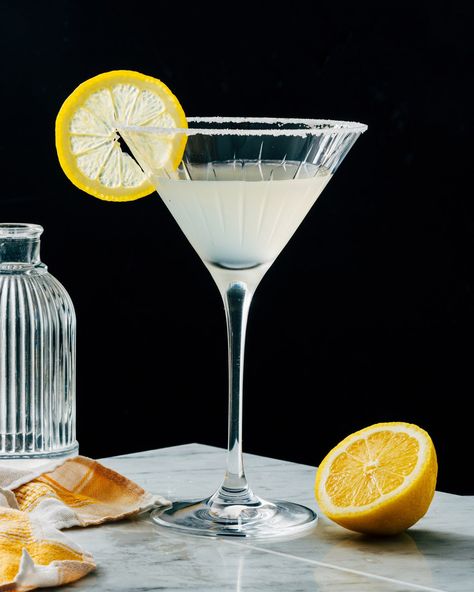 Here's the best lemon drop martini you'll have! It's zesty and refreshing, with a lemon twist and sugar rim. #cocktail #lemondrop #martini #lemon #alcohol Lemon Alcohol, Lemondrop Martini, Classy Dinner Party, Girls Night Drinks, Bachelorette Party Drinks, A Couple Cooks, Sugar Sticks, Lemon Drop Martini, Make Simple Syrup