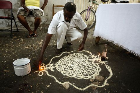 Vèvè drawing for a ceremony. African Voodoo, Conjure Magic, Erzulie Freda, Voodoo Rituals, Baron Samedi, Spirits Of The Dead, Voodoo Hoodoo, Mambo, Ancient Art