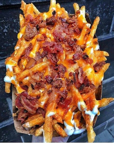 FoodPorn (@PhotoFoodPorn) | Twitter Bacon And Cheese, Food Babe, Food Goals, Food Obsession, Interesting Food Recipes, French Fries, Pretty Food, Food Cravings, Mad Men