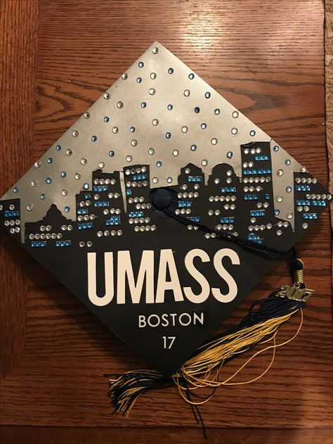 UMass BOSTON graduation hat with the skyline. Boston University Grad Cap, Nyc Cap, Grad Cap Decoration, Umass Boston, Boston Life, Boston Aesthetic, Umass Amherst, Grad Cap Decorated, Cap Graduation