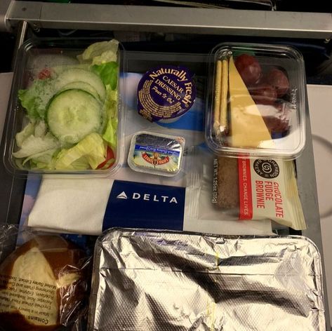 How to Enjoy a Long Flight Snacks For A Long Flight, Plane Food Long Flights, Airplane Food Long Flights, Long Flight Snacks, Airplane Snacks Long Flights, Long Haul Flight Outfit, Flight Food, Plane Snacks, Airplane Snacks