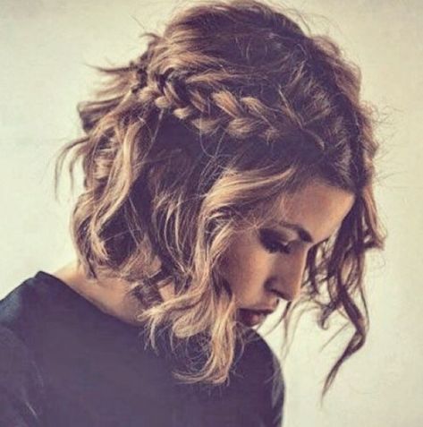 Wavy Bob Haircuts, Wavy Bob Hairstyles, Wavy Haircuts, Bohemian Hairstyles, Braids With Curls, Peinados Fáciles Para Cabello Corto, Short Wedding Hair, Penteado Cabelo Curto, Easy Braids