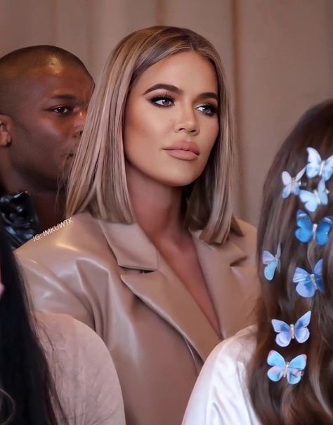 Khloe Kardashian Short Bob, Khloe Kardashian Shoulder Length Hair, Kim Kardashian Blonde Bob, Blonde Khloe Kardashian, Khloe Short Hair, Chloe Kardashian Hair 2023, Caramel Blonde Hair Short, Chloe Kardashian Hair, Khloe Kardashian Short Hair