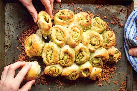 Jamie Oliver Christmas, Christmas Bread Recipes, Finger Food Recipes, Christmas Bread, Garlic Bread Recipe, Jamie Oliver Recipes, Savory Bread, Bread Serving, Whole Grain Bread