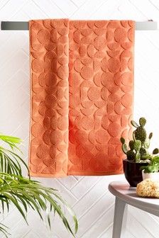 Hanging Towels In Bathroom Display, Hanging Towels In Bathroom, Towels In Bathroom, Orange Bathroom Accessories, Bathroom Display, Colourful Bathroom, Gift Shop Displays, Luxury Bath Mats, Orange Bathroom