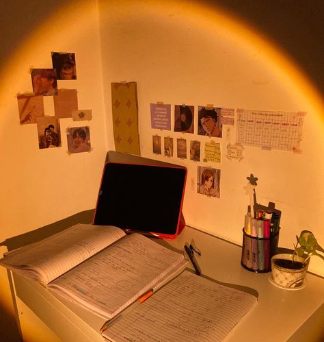 Yellow Library Aesthetic, Yellow Desk Decor, Orange Study Aesthetic, Yellow Study Aesthetic, Study Lamp Aesthetic, Desk Lamp Aesthetic, Study Widget, Aaliyah Core, Study Setup