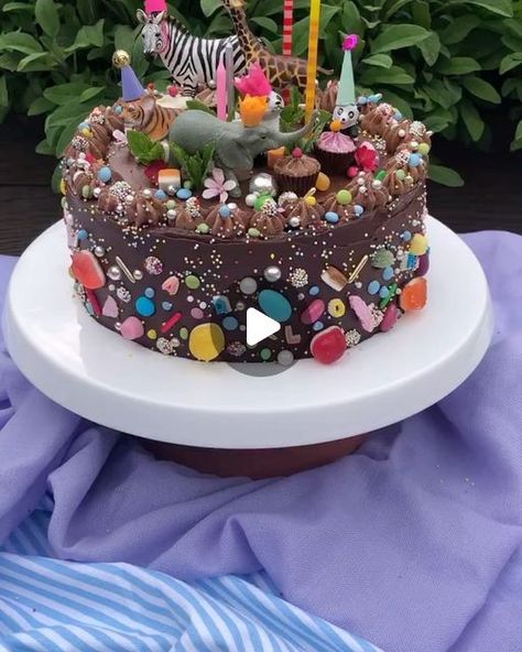 Frances Quinn on Instagram: "A birthday party animal cake for Arlo! 🥳🦒💖🦓🎂🐅👑🐼🌿🐘 Complete with edible confetti and party hats (and crowns!) for each party animal! Gluten free but full of chocolate orange flavours and a pic n mix of surprises. Hands up who thinks my number cakes would work a treat decorated like this?!🙋‍♀️Don’t hesitate to get in touch should you want a bespoke creation like this, for both little and big kids alike!" Toddler Birthday Cake, Animal Cakes For Kids, Edible Confetti, Animal Party Theme, Animal Birthday Cakes, Toddler Parties, Animal Cake, Animal Cakes, Chocolate Icing