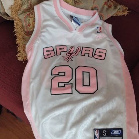 Basketball Jersey Basketball Jersey Outfit, Basketball Shirt Designs, Jersey Basket, Pink Basketball, Basketball Uniforms Design, Basketball T Shirt Designs, Football Jersey Outfit, Logo Basketball, Basketball Clothes