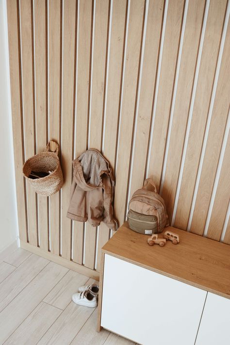 Hallway Organization Ideas Entryway, Montessori Mudroom, Montessori Hallway, Toddler Entryway, Toddler Shoe Storage, Montessori Entryway, Entryway Functional, Organize Hats, Hallway Hanger