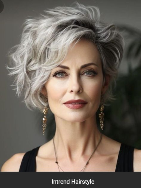 Fauxhawk For Women, New Haircuts For Women, Hair Bobs, Shaggy Short Hair, Beautiful Gray Hair, Corte Bob, Wavy Haircuts, Messy Short Hair, Short Grey Hair