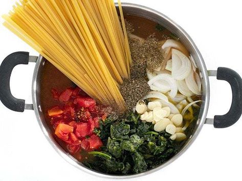 All the ingredients for this Italian Wonderpot cook together in one pot to make an incredibly fast, flavorful, and easy weeknight meal. Step by step photos. Italian Wonderpot, Wonderpot Recipes, Budget Bytes, One Pot Dinners, Cheap Dinners, One Pot Pasta, Cooking On A Budget, Vegetarian Meals, Easy Dinners