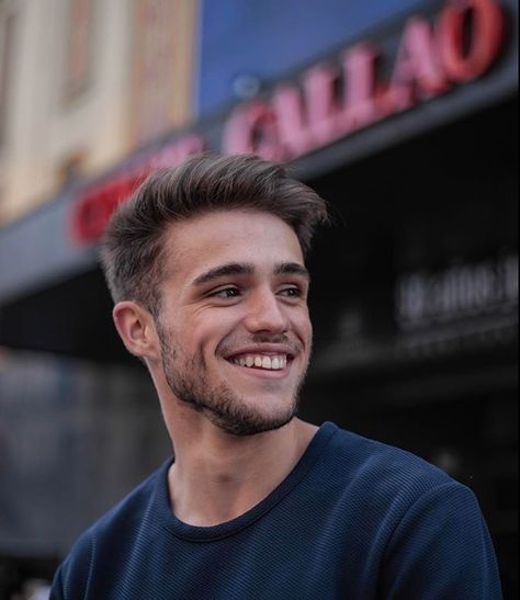 People Laughing Aesthetic, Person Photography, Male Portrait Poses, Male Profile, Smile Teeth, Happy Photography, Smile Photography, Face Aesthetic, Smiling Man