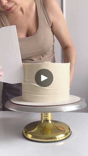 Barrel Cake Tutorial, Cake