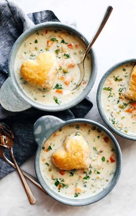 Slow Cooker Chicken Pot Pie Soup Recipe - Pinch of Yum Pot Pie Soup Recipe, Slow Cooker Chicken Pot Pie, Chicken Pot Pie Soup, Pot Pie Soup, Winter Comfort Food, Crockpot Soup Recipes, Best Soup Recipes, Crock Pot Soup, Slow Cooker Soup