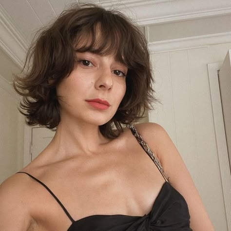 Carre Haircut, Pageboy Haircut, Short Shaggy Bob, Shaggy Bob Haircut, Chic Haircut, Summer Cut, Shaggy Bob, Shaggy Haircuts, Cut My Hair