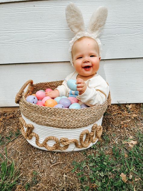 Eggs in a basket baby easter picture. Baby Easter Basket Pictures, Baby In Easter Basket Photo, Diy Baby Easter Pictures, Baby Easter Photoshoot, Easter Baby Photoshoot, Baby Easter Pictures, Easter Baby Photos, Letterboard Ideas, Easter Pics