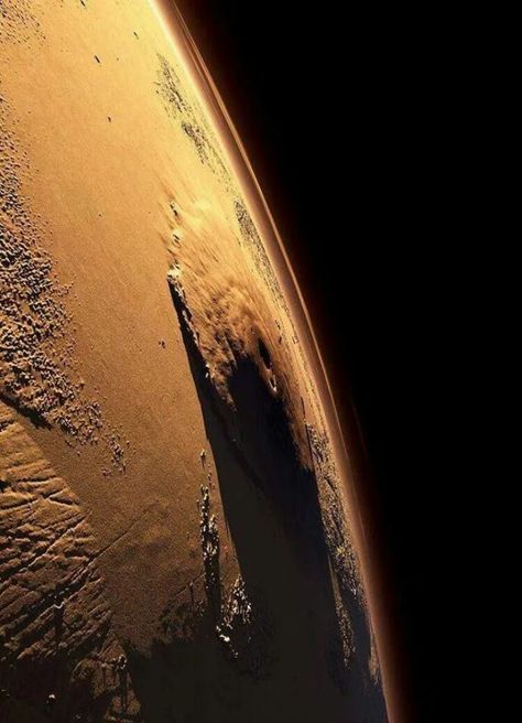 High definition Newly taken shots by NASA Mountain Olympus Mons on Mars, its twice as tall as Mount Everest - 9GAG Olympus Mons, Mars Planet, Planets And Moons, Mount Olympus, Universe Galaxy, Space Planets, Space Pictures, Space Nasa, Our Solar System