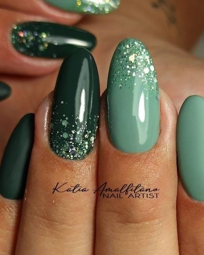 2022 Nails, Xmas 2022, Green Nail Art, Fake Nails Designs, Sns Nails, Green Nail, Cute Gel Nails, Nails Designs, Green Nails