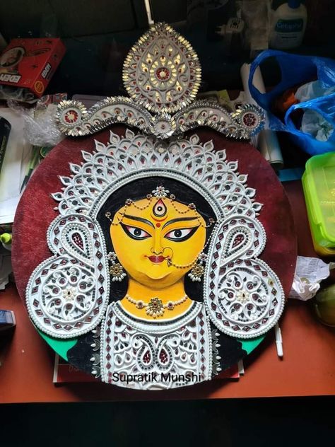 Durga Lippan Art, Ceramic Plates Art, Bottle Art Projects, Mirror Canvas Art, Ma Durga, India Crafts, Bengali Art, Kalamkari Painting, Durga Painting