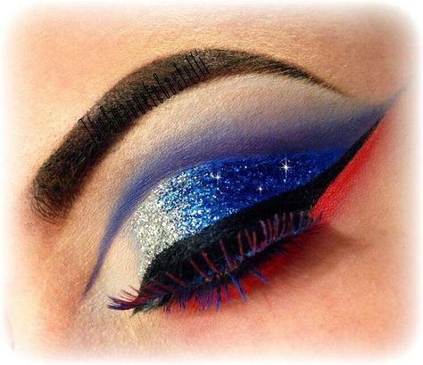 10 Patriotic Smokey Eye Makeup Tutorials fashion makeup patriotic eye makeup… Fourth Of July Makeup, Patriotic Makeup, Carnaval Make-up, July Makeup, 4th Of July Makeup, Blue Makeup Looks, Smokey Eye Makeup Tutorial, Forth Of July, July Ideas