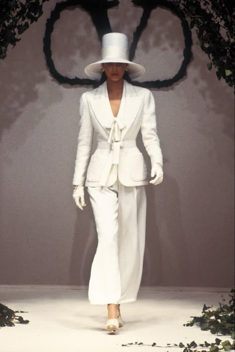 Valentino 90s, Valentino Suit, Valentino Vintage, 80s 90s Fashion, Valentino Haute Couture, 90s Runway Fashion, Valentino Fashion, Vintage Valentino, Original Supermodels