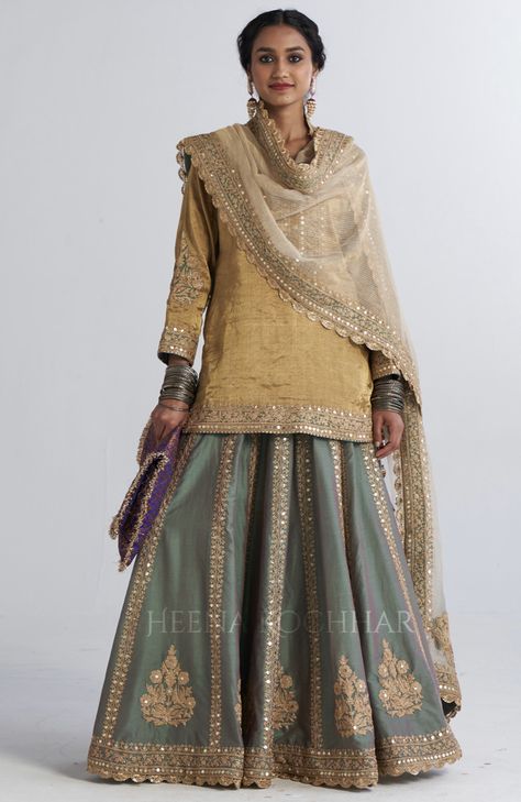 Chanderi Lehenga, Heena Kochhar, Sap Green, Velvet Dress Designs, Lehnga Dress, Pakistani Fashion Party Wear, Indian Dresses Traditional, Fancy Dress Design, Embroidery Designs Fashion