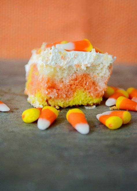 Wow your little goblins this Halloween with this easy to make candy corn poke cake.  It only takes 5 ingredients and is so simple to make, but everyone will think you worked your tail off creating this masterpiece! Cake Ball Recipes, Halloween Dessert, Last Minute Halloween, Poke Cake Recipes, Poke Cakes, Peanut Butter Cheesecake, Cake Photo, Poke Cake, Halloween Desserts