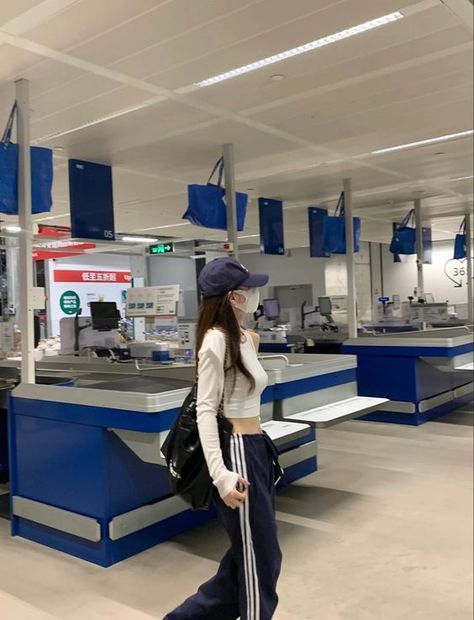 Airport Outfit Korean, Campus Outfit, Airport Fits, Dance Outfits Practice, Airport Outfits, Outfit Korean, 사진 촬영 포즈, Practice Outfits, Two Friends